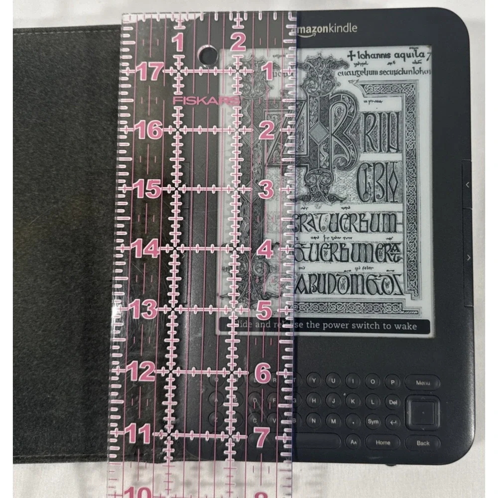 Amazon Kindle Keyboard 3rd Gen E-Reader 6in Graphite Wi-Fi Lighted Case Cable